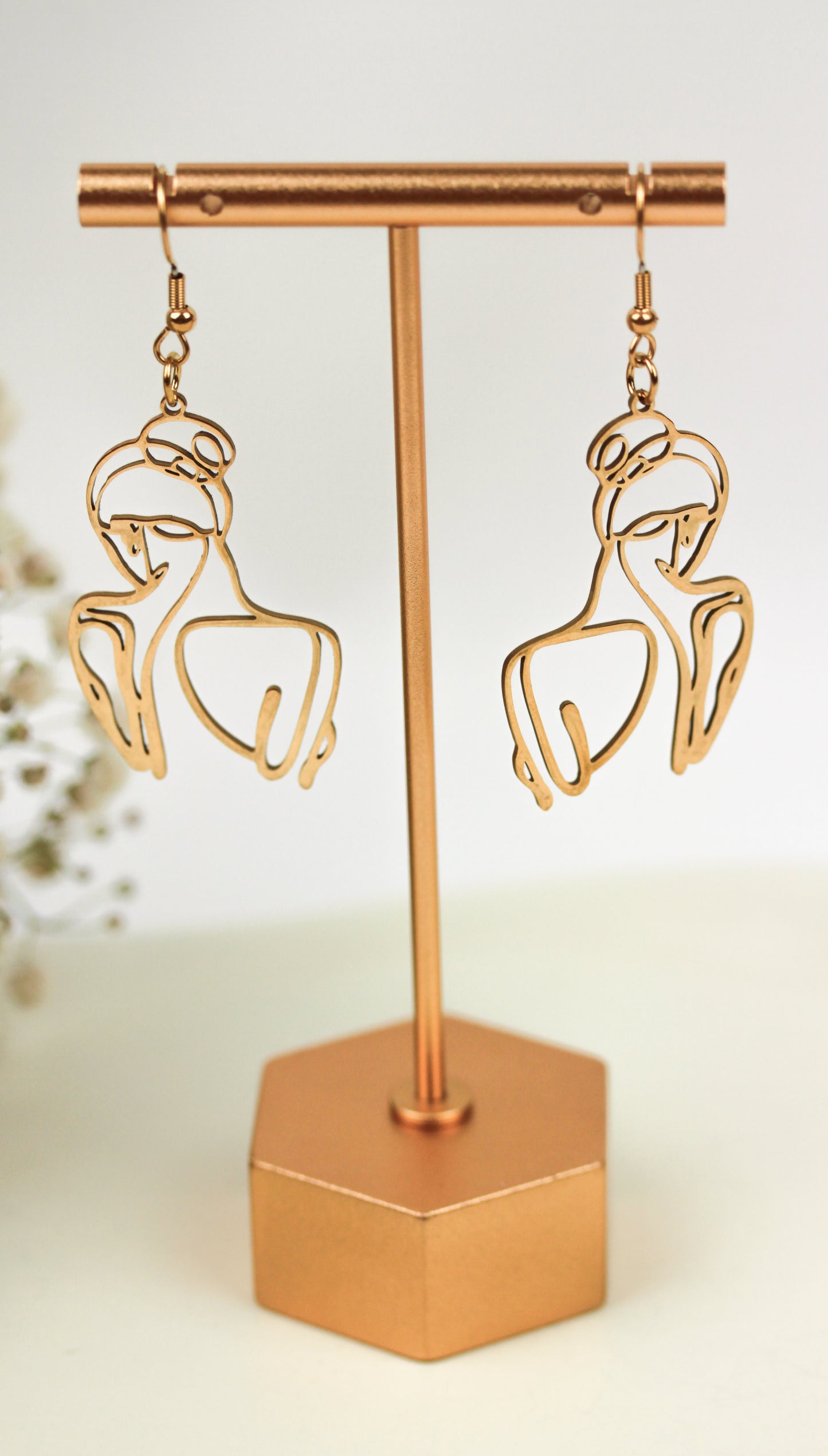 Auréline – Goldene Bodyline Ohrringe – Weibliche Körper Statement Ohrringe