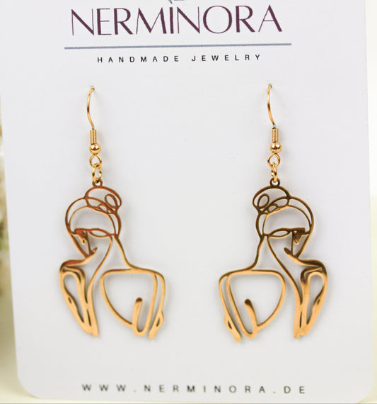 Auréline – Goldene Bodyline Ohrringe – Weibliche Körper Statement Ohrringe