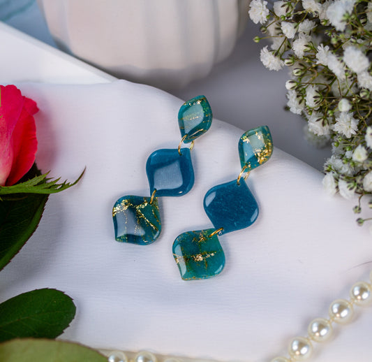 Ocean Gold Bloom – Wavy Chain Ohrringe