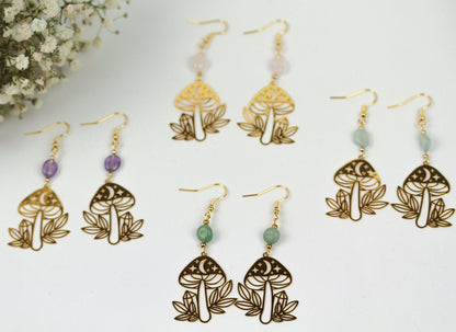 Goldene Pilz Ohrringe mit Natursteinperlen – Statement Schmuck | Enchanted Mushrooms