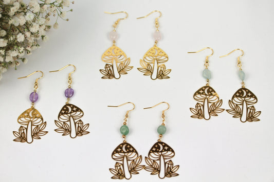 Goldene Pilz Ohrringe mit Natursteinperlen – Statement Schmuck | Enchanted Mushrooms