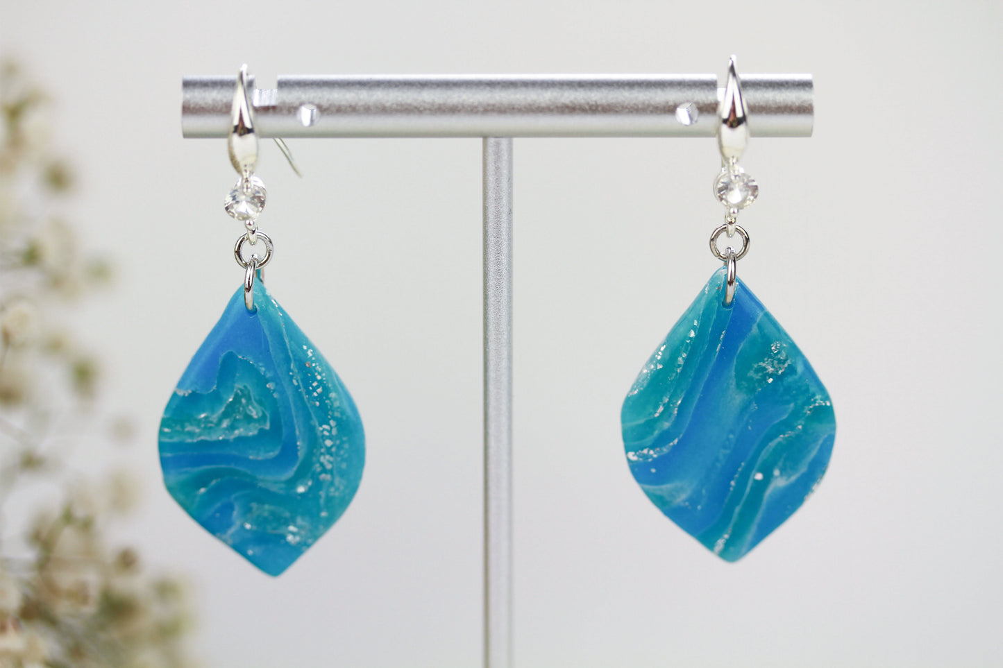 Statement Polymer Clay Ohrringe | Handgefertigte elegante Blau Silberne Marmor Swing | Kollektion