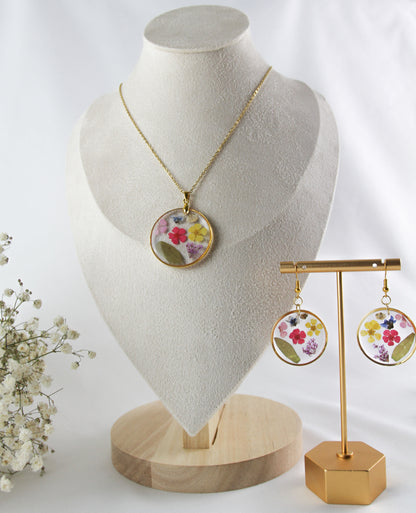 Echte bunte Blüten in Resin – Handgefertigtes Schmuckset für Sie