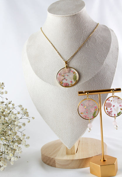 Echte Rosa Blüten – Handgefertigtes Harz Schmuckset aus Ohrringen & Halskette