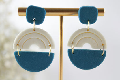 Blau-Weiße Bogen Ohrringe – Handgefertigte Polymer Clay Statement