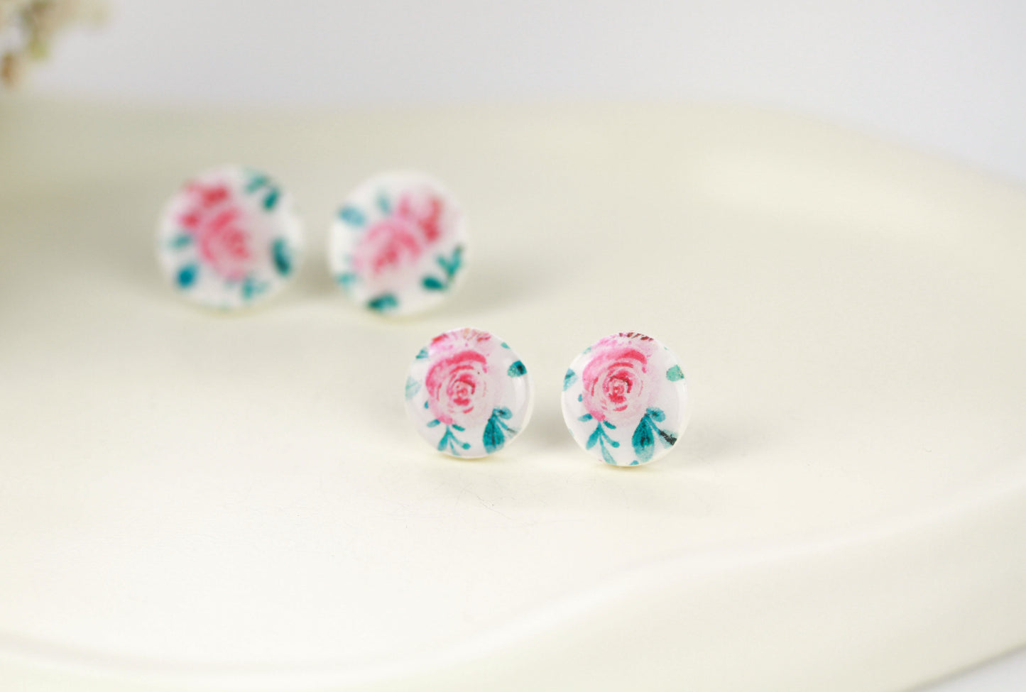 Rosen Ohrstecker – Handgefertigte florale Polymer Clay Ohrringe