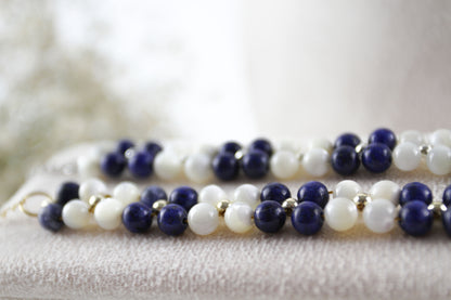 Lapislazuli & Muschelperlen – Naturstein-Blumen Schmuckset (Armband & Halskette)