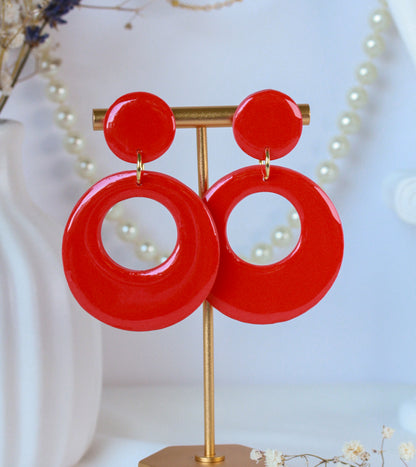 Red Orbit – Zweistufige Donut-Ohrringe in Rot