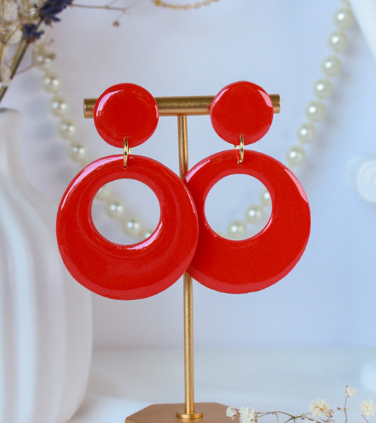 Red Orbit – Zweistufige Donut-Ohrringe in Rot