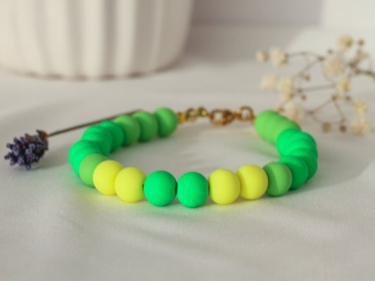 Capri Lime – Grünes Perlenarmband mit neongelben Akzenten