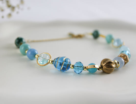 Blue bracelet with crystal stones and natural pearl