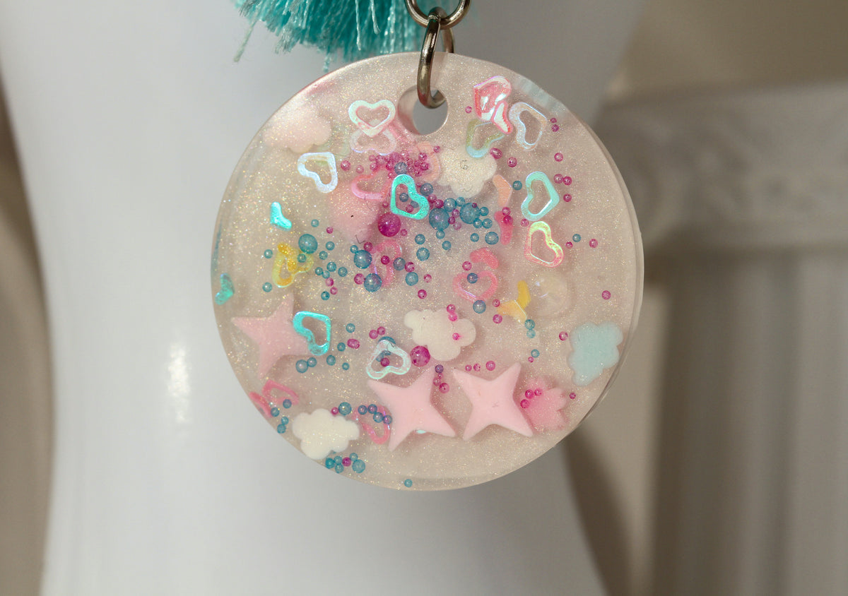 Pastel Confetti – Schlüsselanhänger & Bag Charm in Pastell mit Resin-Anhänger und Quaste