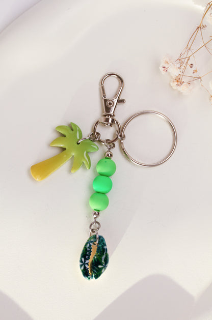 Palm Breeze – Schlüsselanhänger & Bag Charm in Grün mit Palmenanhänger