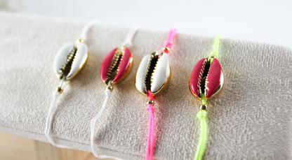 Neon Armband mit farbiger Muschel – Buntes sommerliches Armband | Handmade