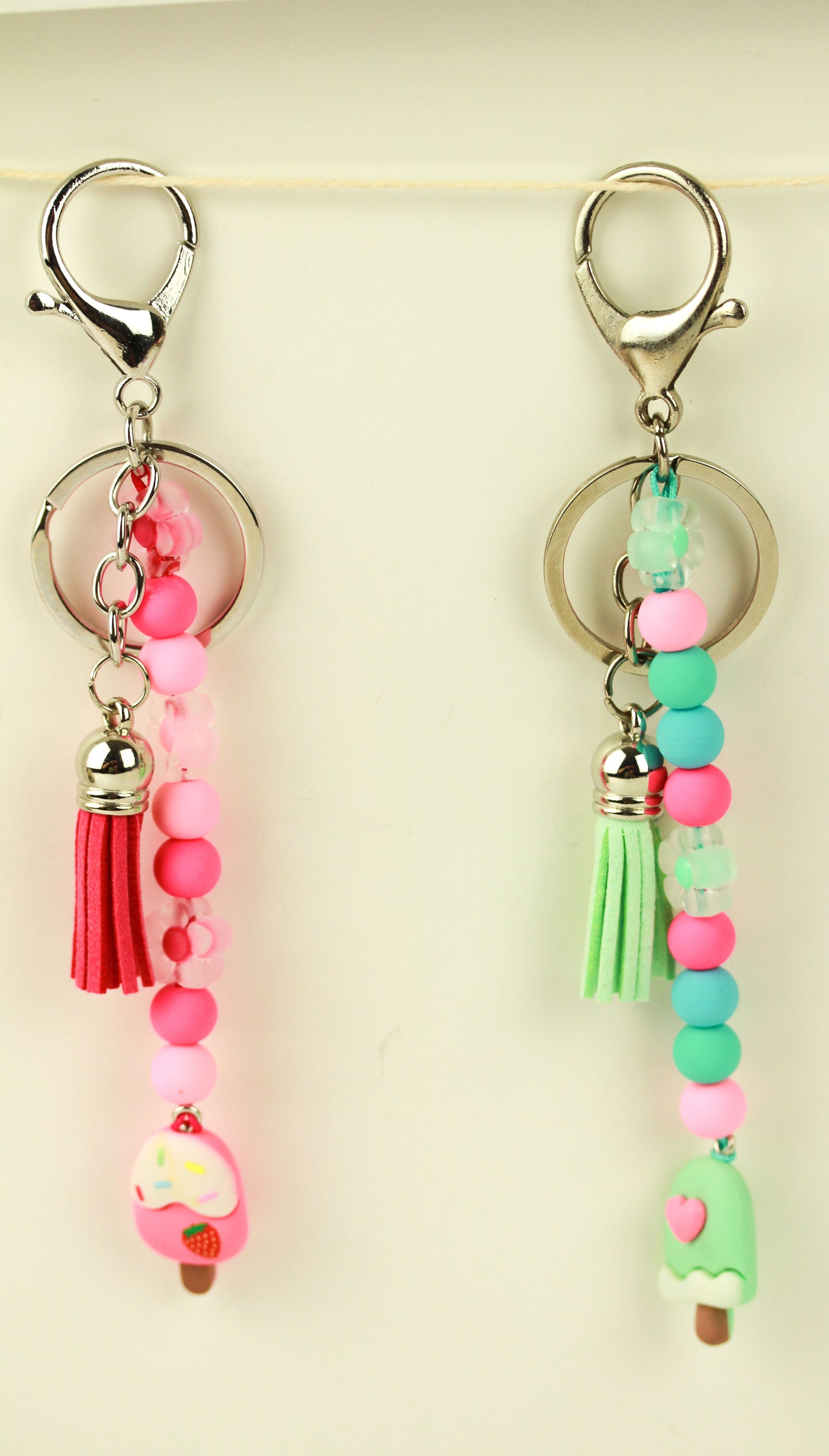 Creamy Bubbly – Perlen-Schlüsselanhänger mit Eiscreme-Charm & Quaste