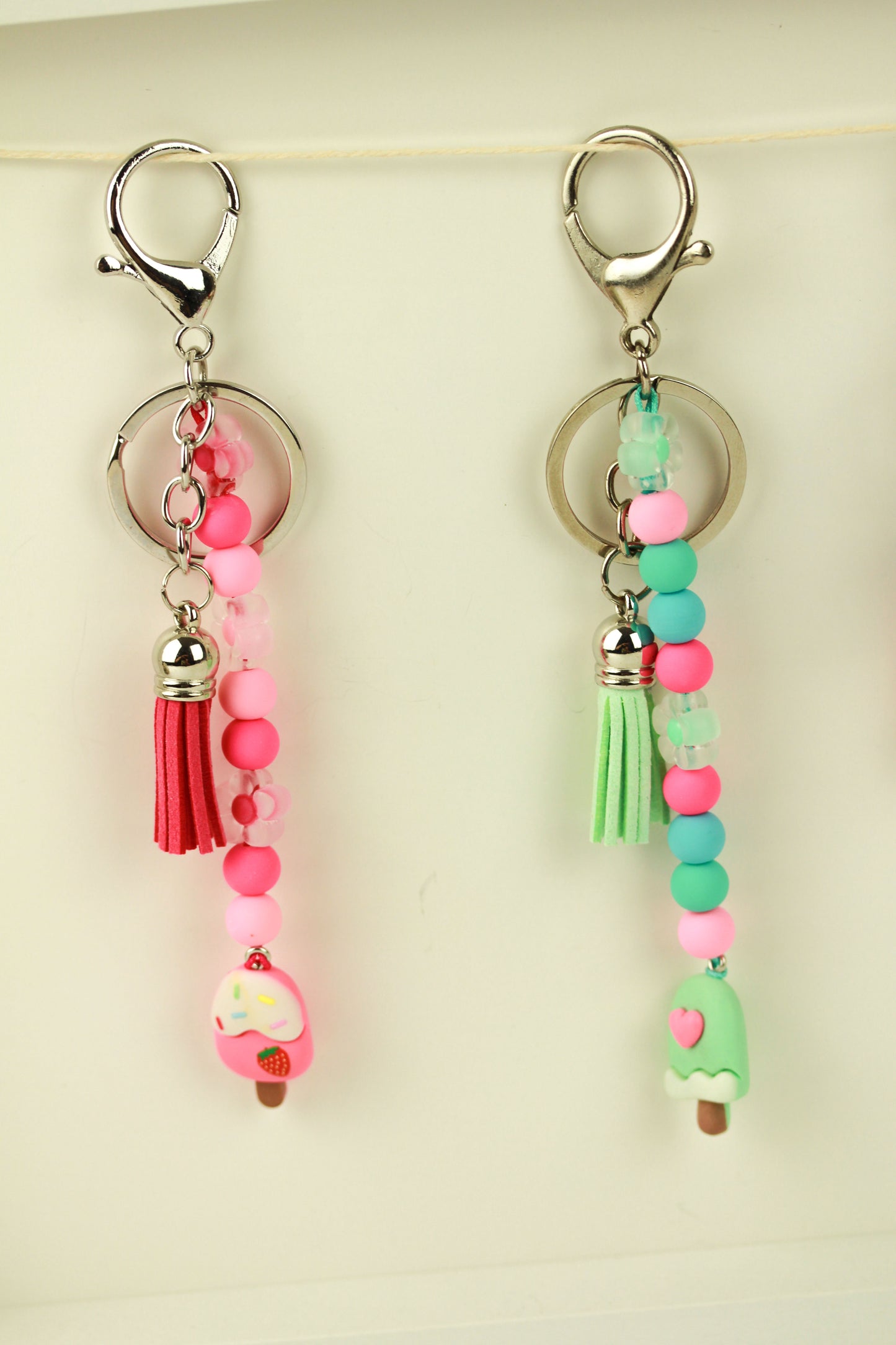 Creamy Bubbly – Perlen-Schlüsselanhänger mit Eiscreme-Charm & Quaste