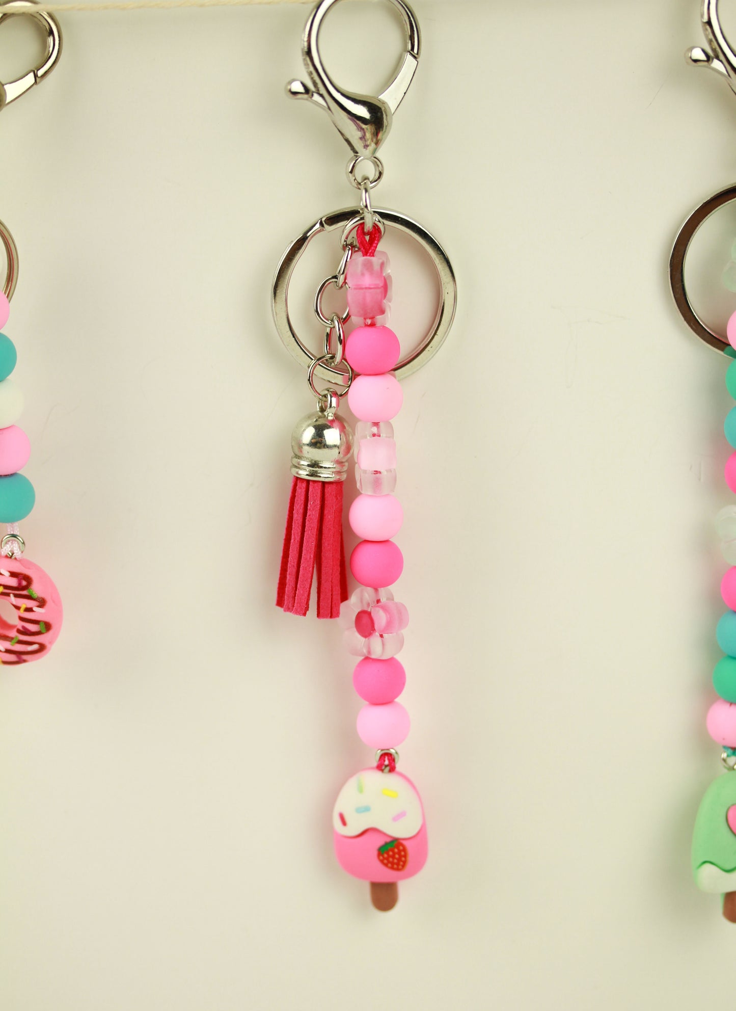 Creamy Bubbly – Perlen-Schlüsselanhänger mit Eiscreme-Charm & Quaste