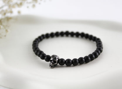 Herrenarmband Onyx Matt – Naturstein Armband mit Totenkopf Charm
