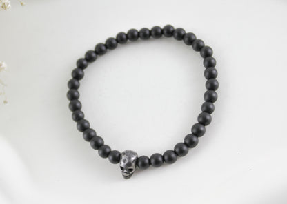 Herrenarmband Onyx Matt – Naturstein Armband mit Totenkopf Charm
