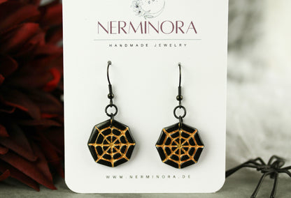 Gold-Schwarze Spinnennetz Ohrringe – Polymer Clay Statement | Halloween Edition