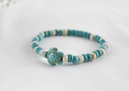 Türkis Naturstein Armband mit Schildkröten-Charm – Handgefertigtes Meeresdesign
