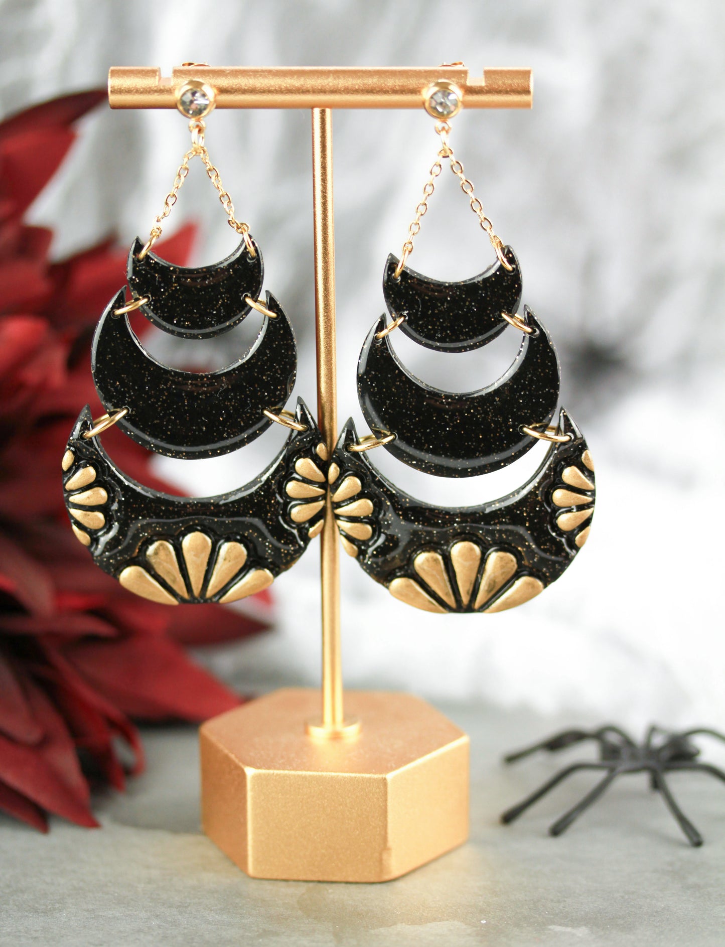 Schwarze Mond-Langohrringe – Handgefertigte Polymer Clay Statement Ohrringe