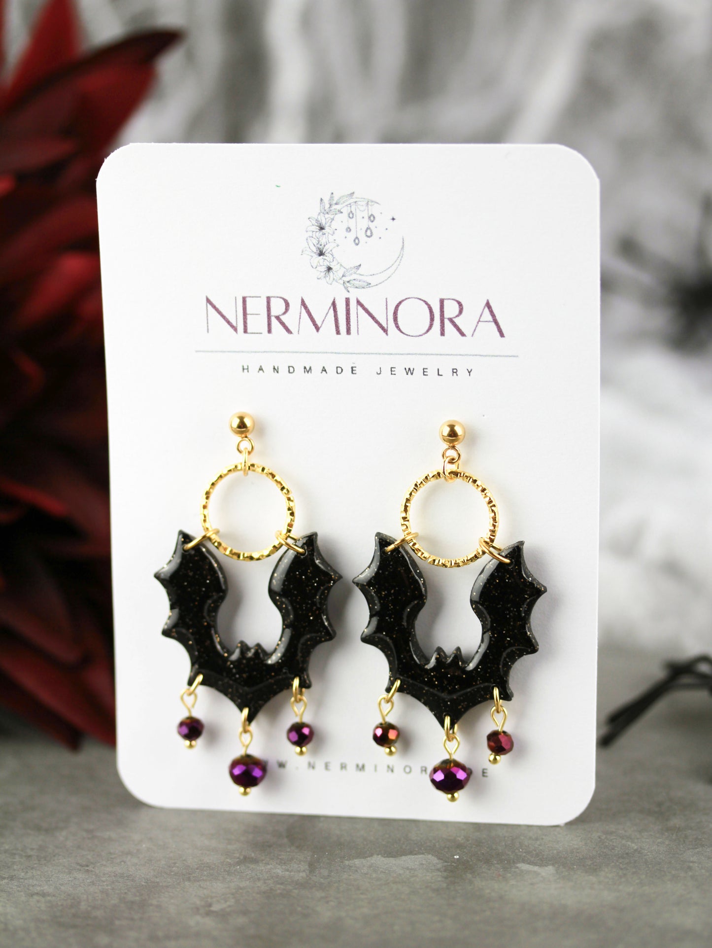 Fledermaus Ohrringe mit lila Kristallperlen – Polymer Clay Schmuck | Halloween Edition