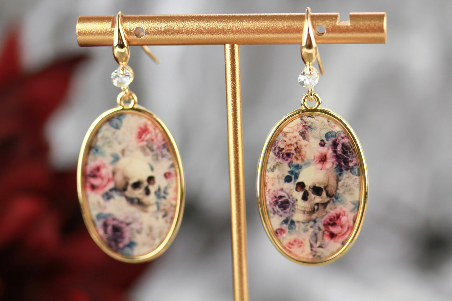 Vintage Skull Roses – Handgefertigte Totenkopf-Rosen Polymer Clay Ohrringe