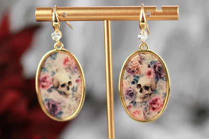 Vintage Skull Roses – Handgefertigte Totenkopf-Rosen Polymer Clay Ohrringe