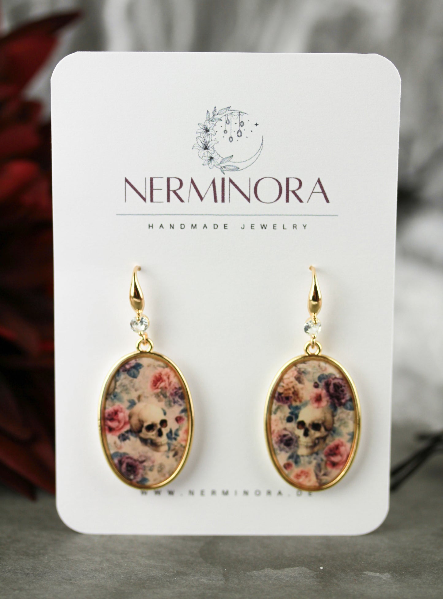 Vintage Skull Roses – Handgefertigte Totenkopf-Rosen Polymer Clay Ohrringe