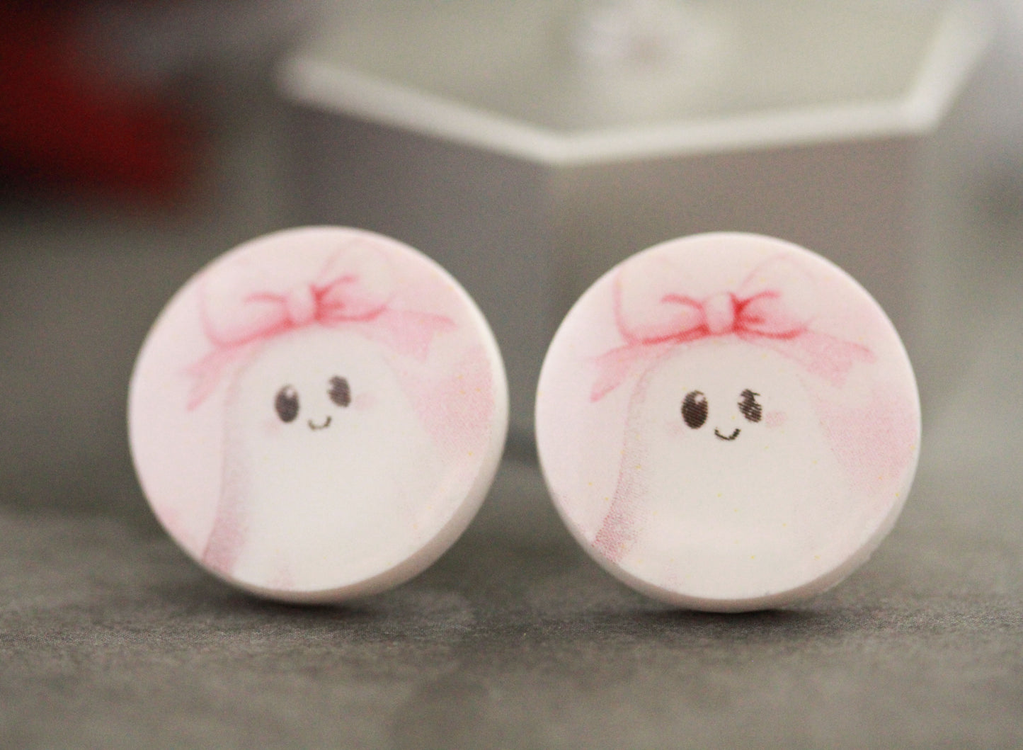 Rosa Geister Ohrringe – Süße handgefertigte Polymer Clay Ohrringe | Halloween Edition