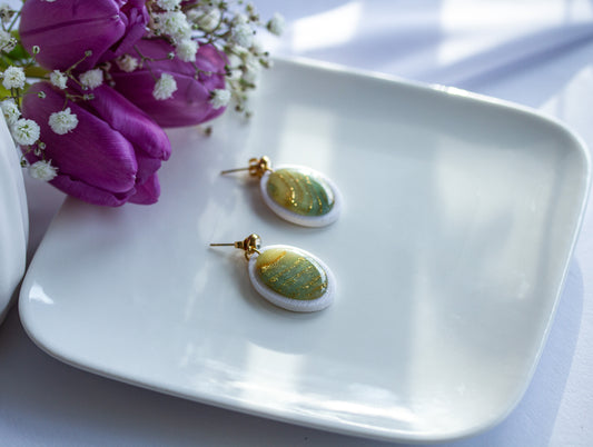 Ohrring – Oval White Frame – Sage Marble Collection