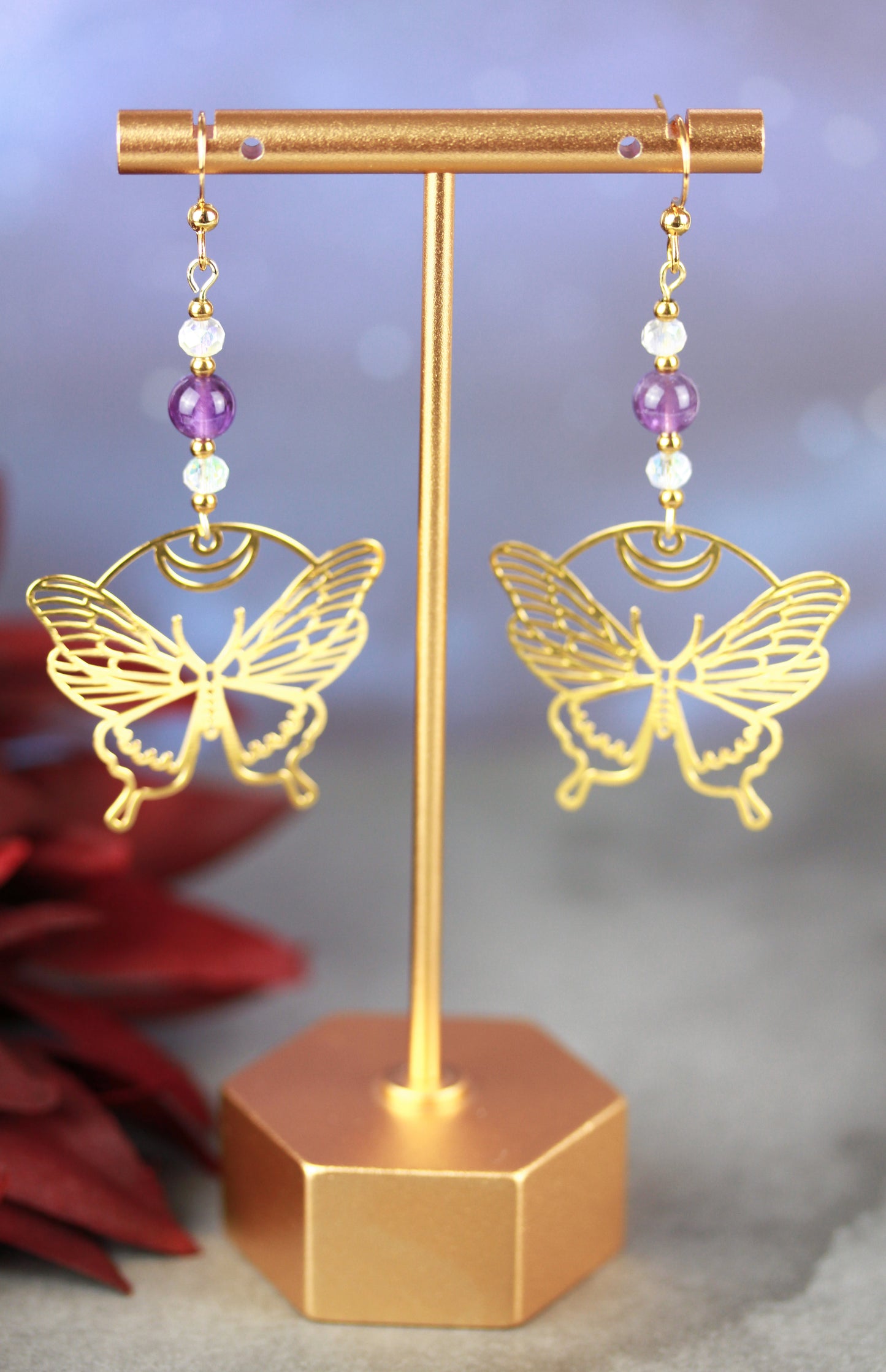 Golden Butterfly Ohrringe mit Amethyst Natursteinperlen – Mystora Kollektion