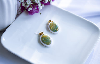 Ohrring – Oval White Frame – Sage Marble Collection