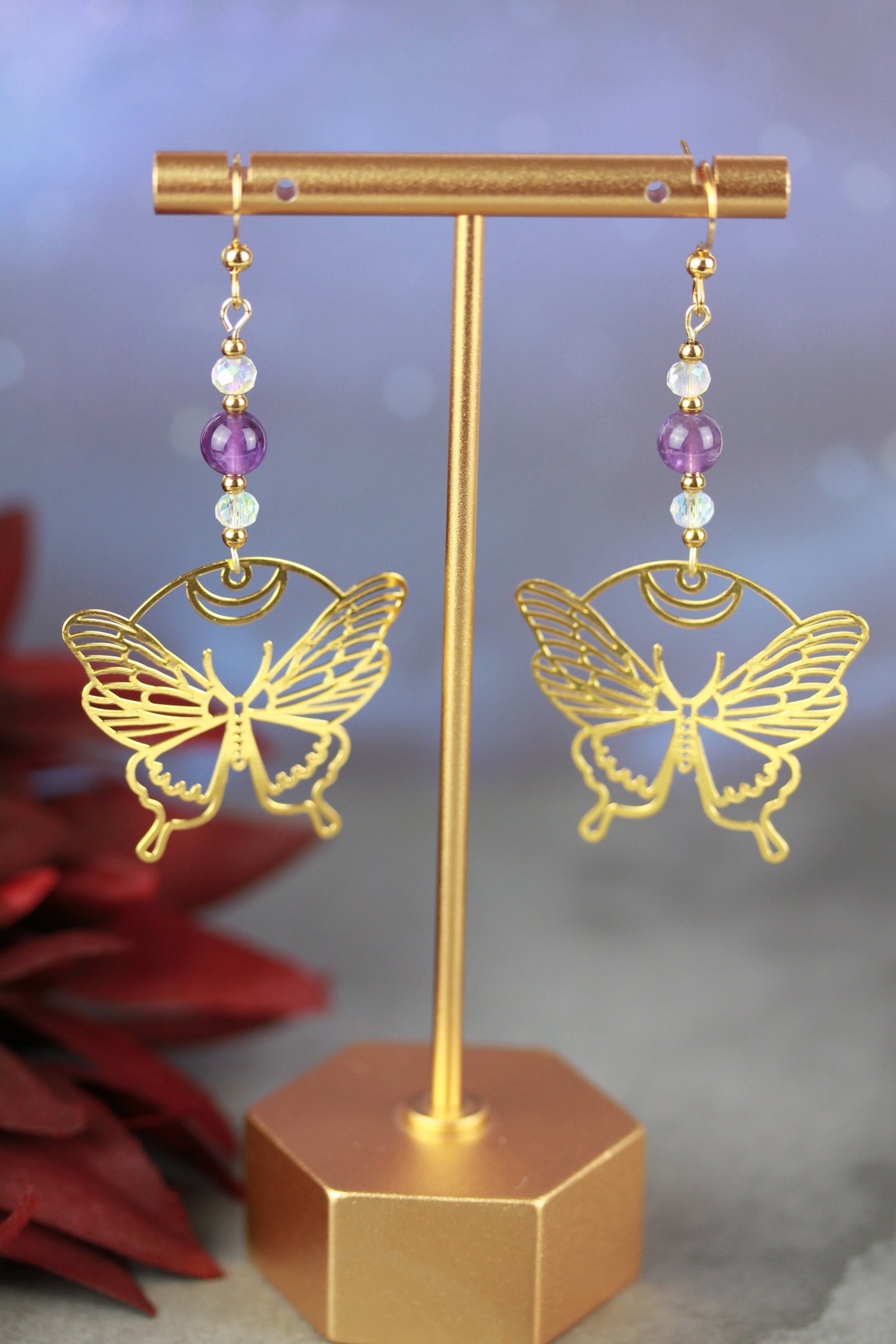 Golden Butterfly Ohrringe mit Amethyst Natursteinperlen – Mystora Kollektion