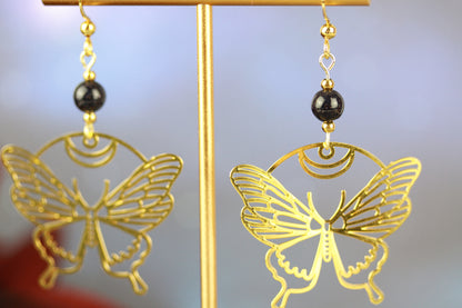 Golden Butterfly Ohrringe mit Starstone Natursteinperlen – Mystora Kollektion
