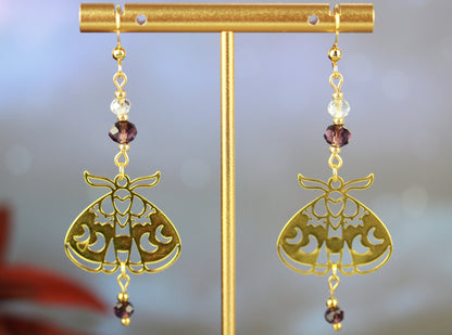 Goldene Motten Ohrringe mit Natursteinperlen – Statement Schmuck | Nocturne Kollektion