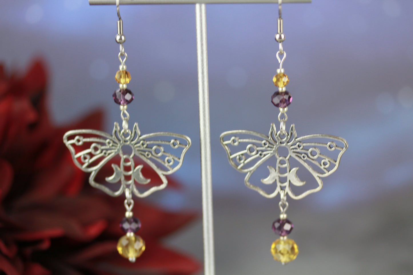 Silver Butterfly Ohrringe mit lila-gelben Kristallperlen – Amberwing Kollektion