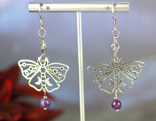 Silberne Schmetterling Ohrringe mit lila Natursteinperlen – Amberwing Kollektion