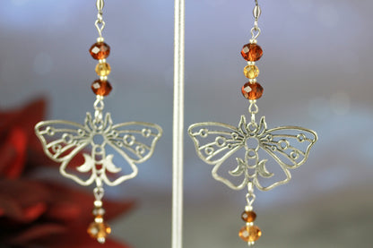 Silver Butterfly Ohrringe mit gelb-braunen Kristallperlen – Amberwing Kollektion