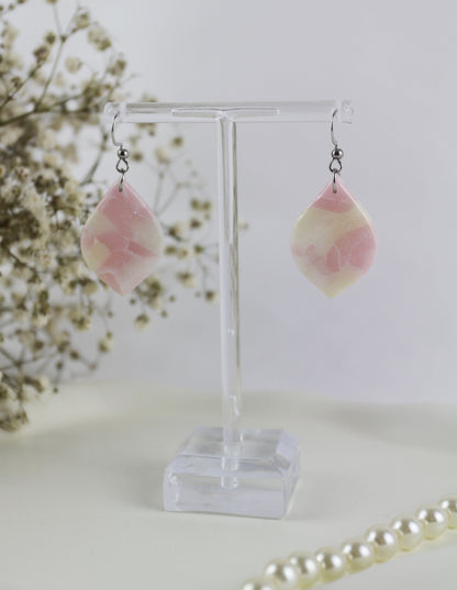 Pastell Rosa & Creme Schimmer – Handgefertigte Polymer Clay Statement Ohrringe