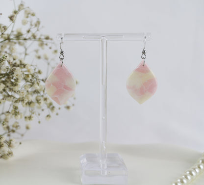 Pastell Rosa & Creme Schimmer – Handgefertigte Polymer Clay Statement Ohrringe