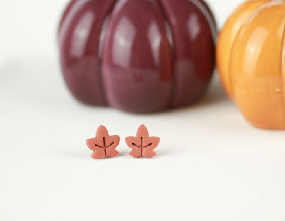 Herbst Trio – Tiny Stud Set (Kürbis, Pilz, Blatt) – Polymer Clay Ohrstecker