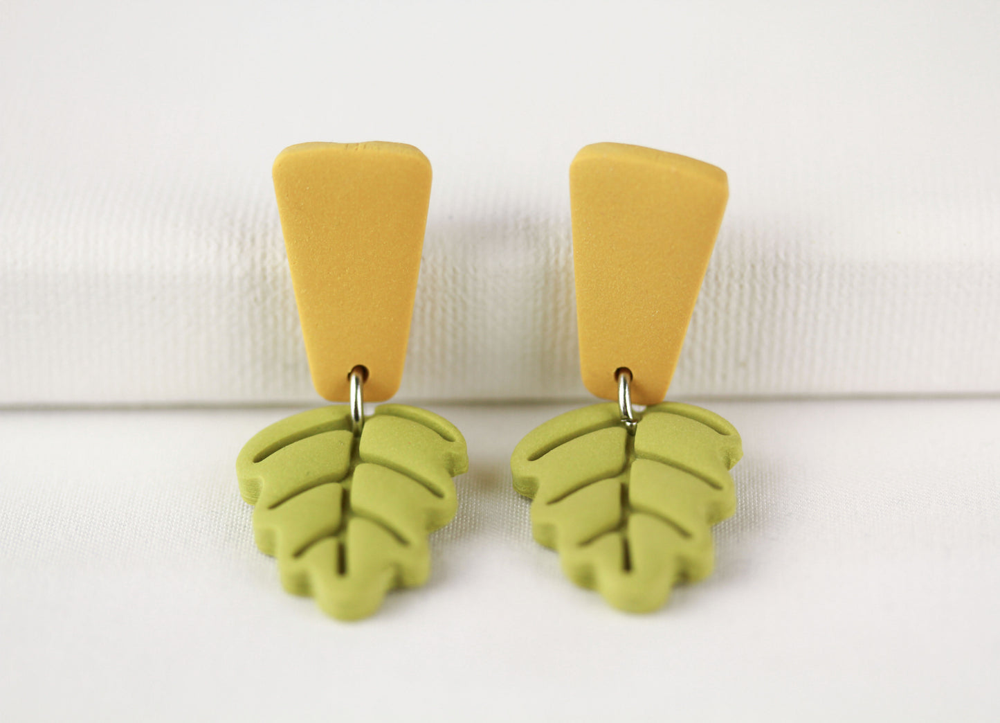 Gelb-Grüne Herbst Blatt Ohrringe – Handgefertigte Polymer Clay Ohrringe