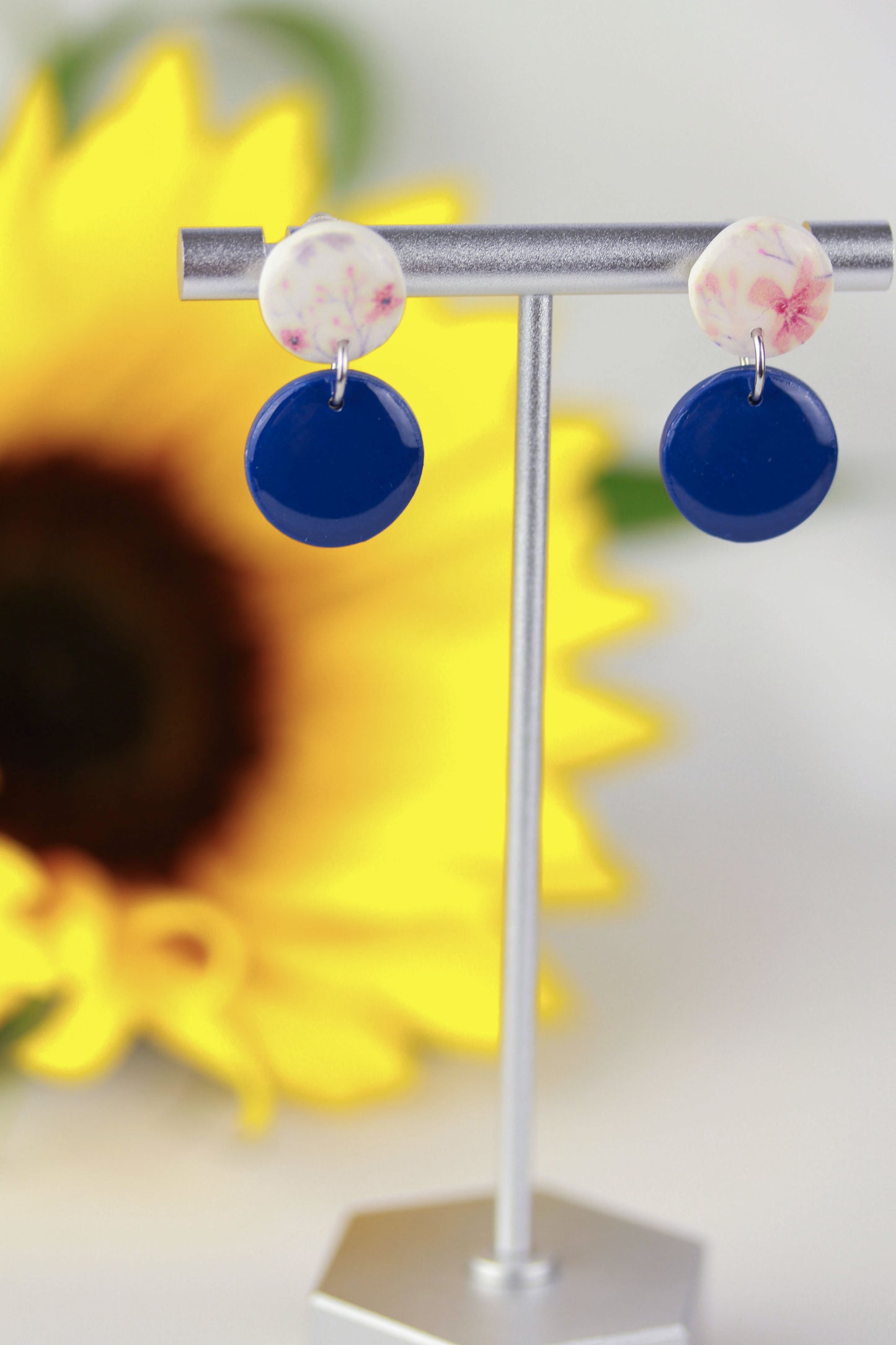 Blau und Gelbe Polymer Clay Ohrringe „Nori“ – Kollektion Dualis