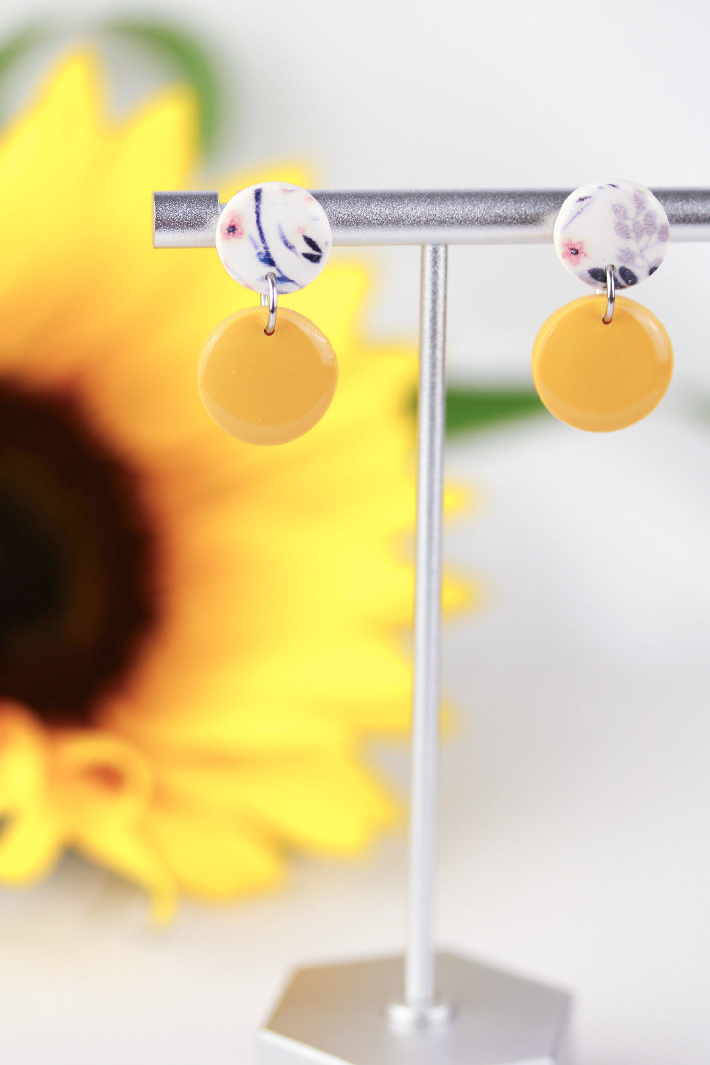 Blau und Gelbe Polymer Clay Ohrringe „Nori“ – Kollektion Dualis