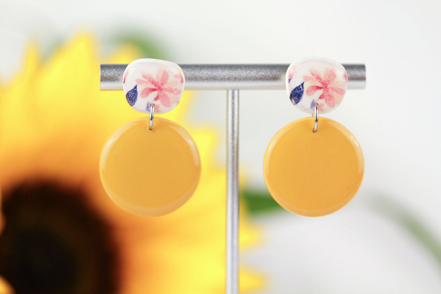 Blau und Gelbe Polymer Clay Ohrringe „Floa“ – Kollektion Dualis