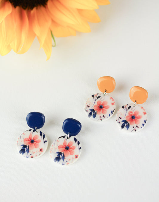 Blaue florale Polymer Clay Ohrringe „Sori“ – Kollektion Dualis