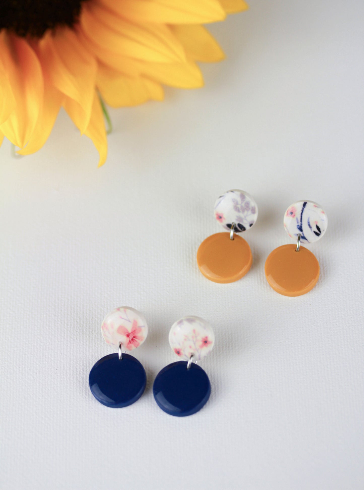 Blau und Gelbe Polymer Clay Ohrringe „Nori“ – Kollektion Dualis