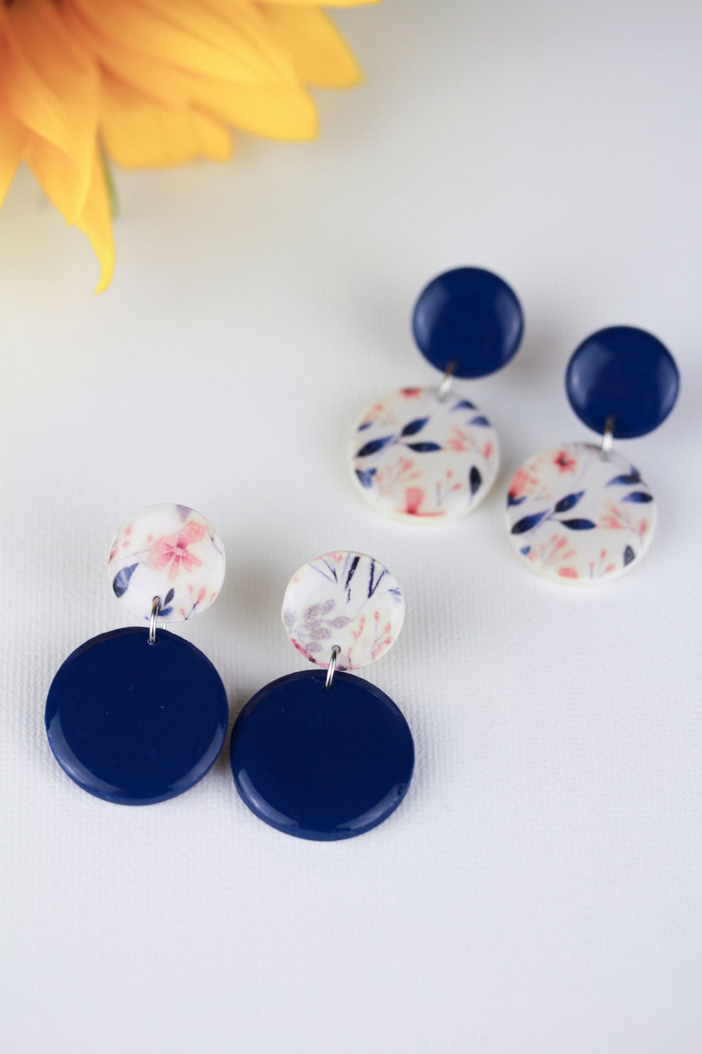 Blaue Polymer Clay Ohrringe „Celu“ – Kollektion Dualis